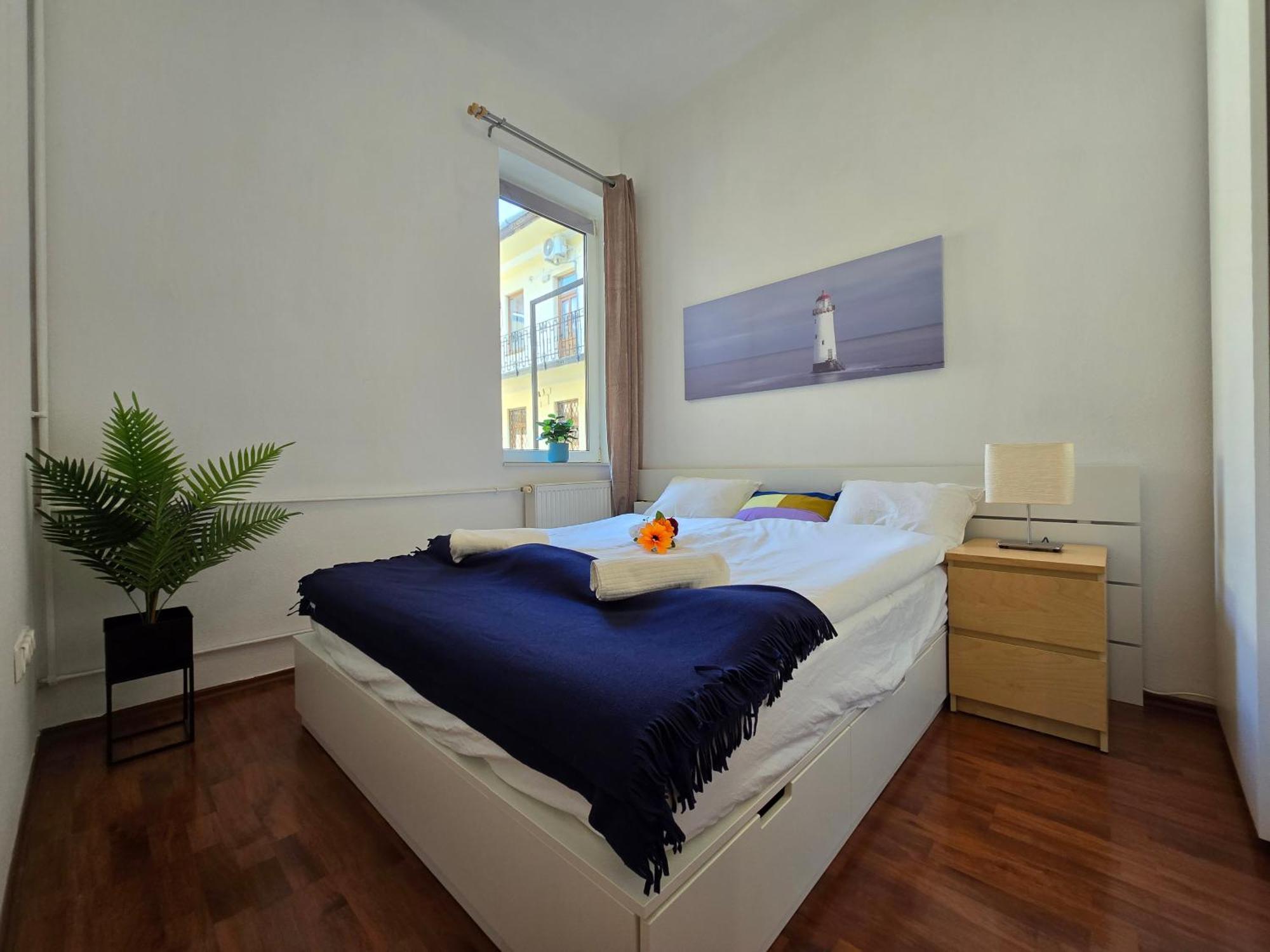 Apartment Rakoczi Ter Downtown Near 4-6 Tram